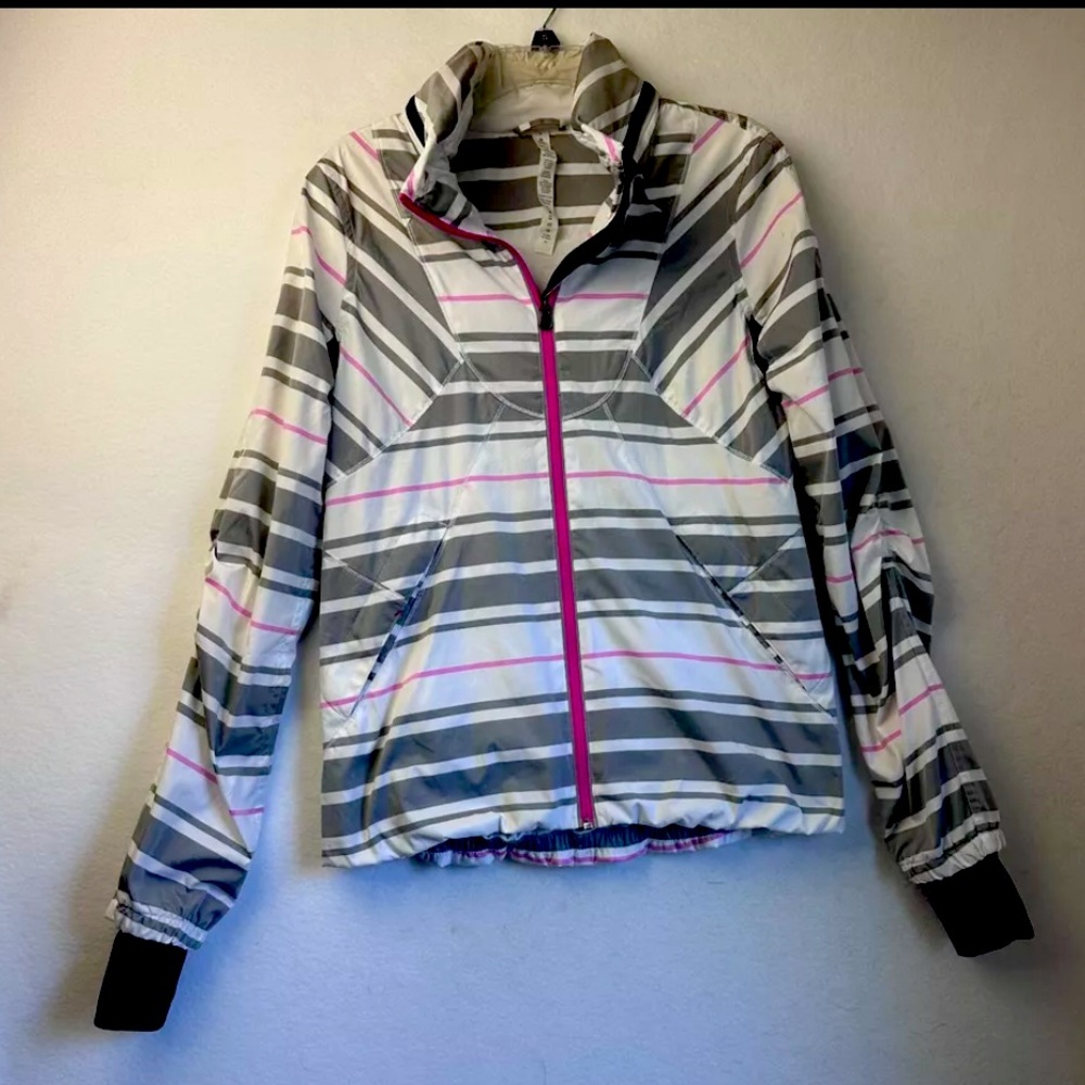 Lululemon Run Hustle Jacket in Traverse Stripe Paris Perfection Womens Size 6
